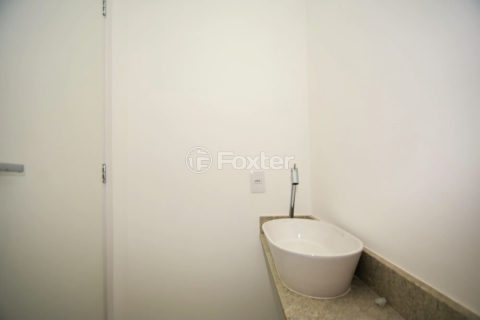 Image 22 - 1038078