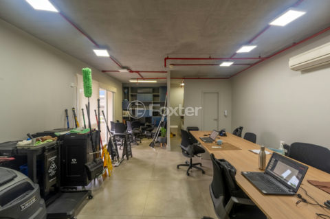 Image 4 - 1038105
