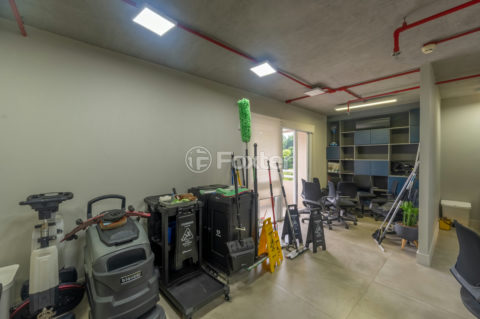 Image 8 - 1038105