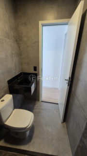 Image 9 - 1038136