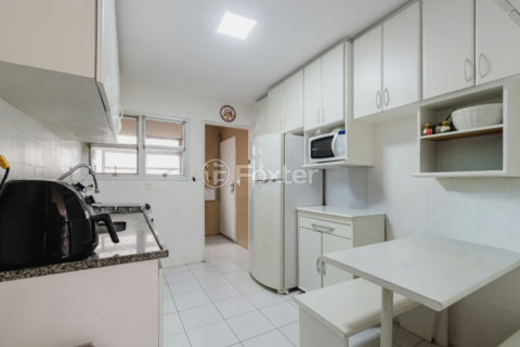 Image 8 - 1038238