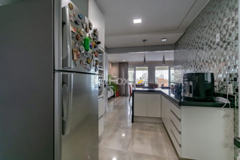 Image 18 - 1038256