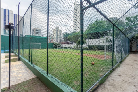 Image 70 - 1038256