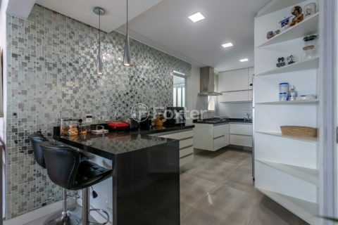 Image 11 - 1038256