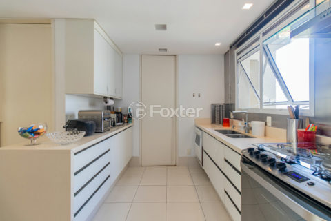 Image 30 - 1038284
