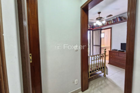 Image 32 - 1038299