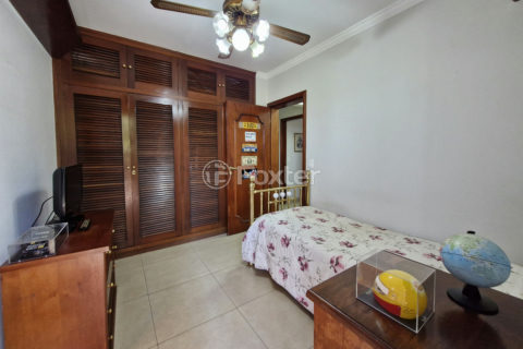 Image 30 - 1038299