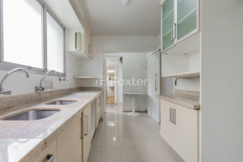 Image 21 - 1038361