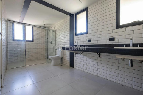 Image 22 - 1038390