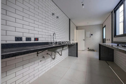 Image 33 - 1038390