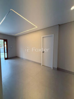 Image 11 - 1038584