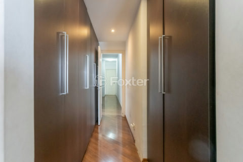 Image 27 - 1038647