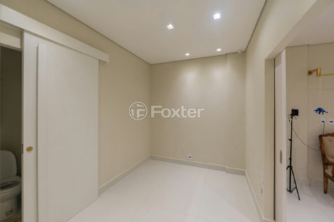 Image 21 - 1038671