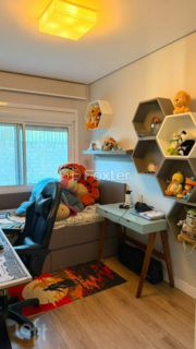 Image 14 - 1038691