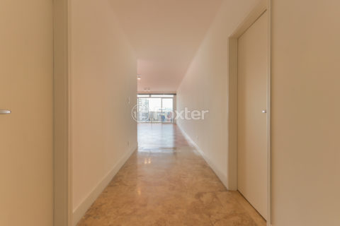 Image 23 - 1038794