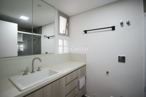 Image 10 - 1038915