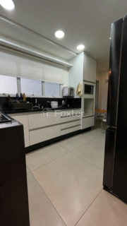 Image 11 - 1038949
