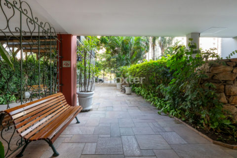 Image 30 - 1039249