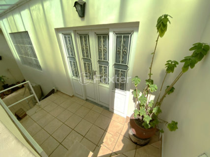 Image 4 - 1039256