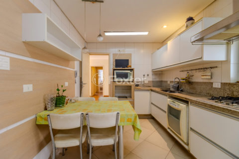 Image 32 - 1039257