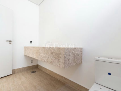 Image 30 - 1039376