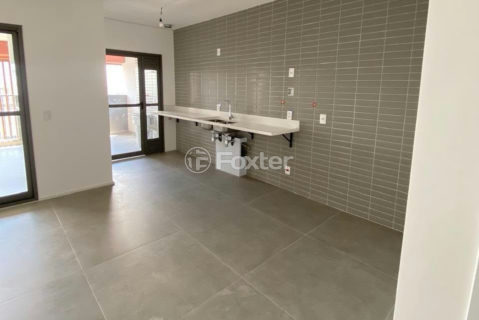 Image 4 - 1039384