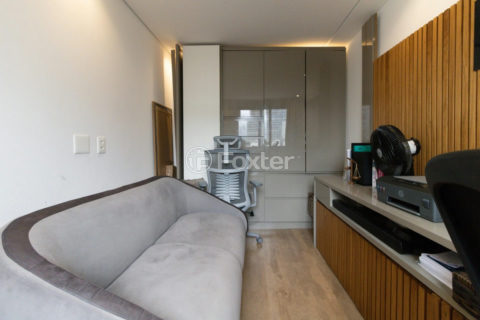 Image 11 - 1039396