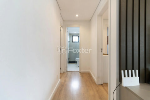 Image 21 - 1039396