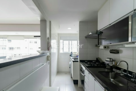 Image 10 - 1039405