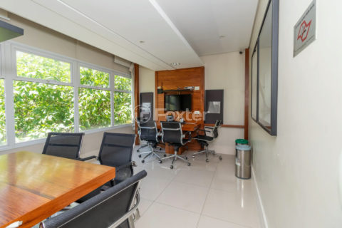Image 37 - 1039405