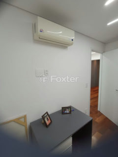 Image 11 - 1039595