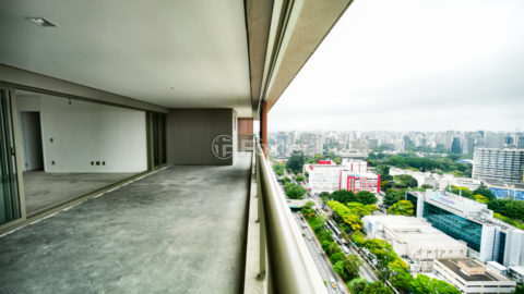 Image 17 - 1039634