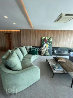 Image 37 - 1039757