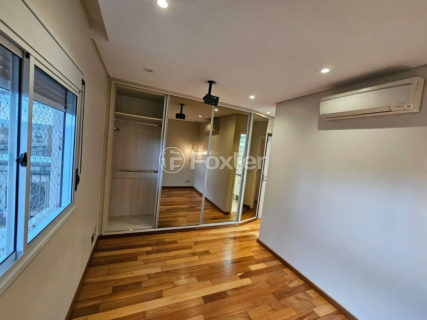 Image 7 - 1039858