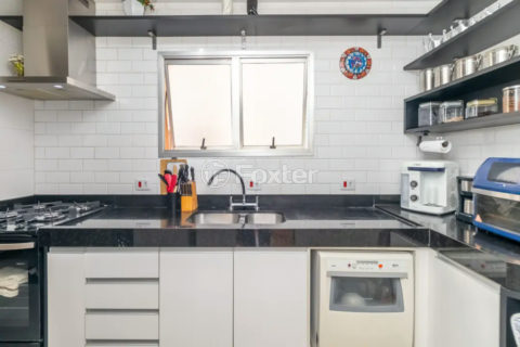 Image 21 - 1039860