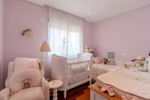 Image 21 - 1039882