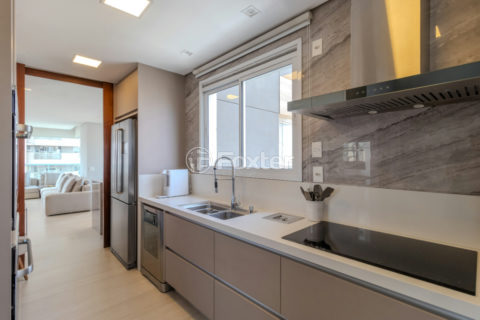 Image 10 - 1039882