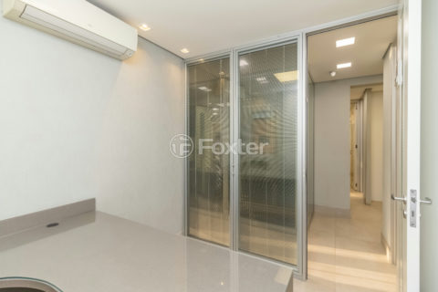 Image 32 - 1039900