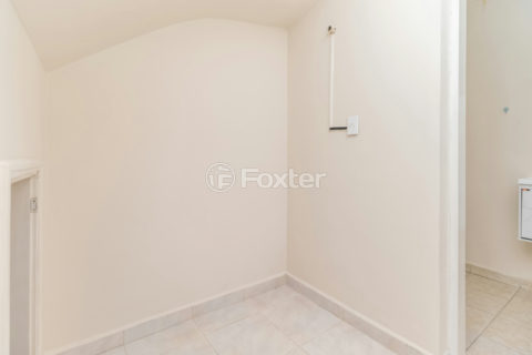 Image 25 - 1039911