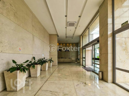 Image 27 - 1040016