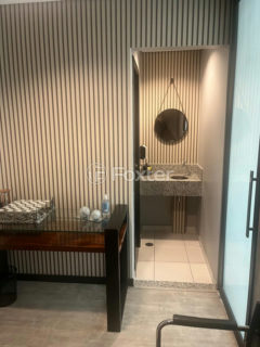 Image 22 - 1040042