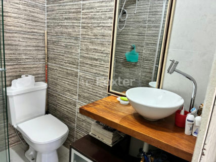 Image 12 - 1040044