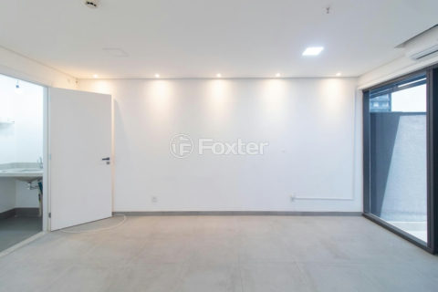 Image 2 - 1040072