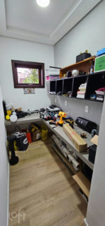 Image 37 - 1040147