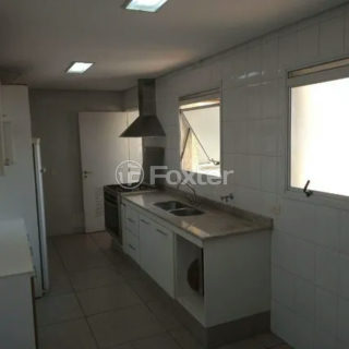 Image 10 - 1040233