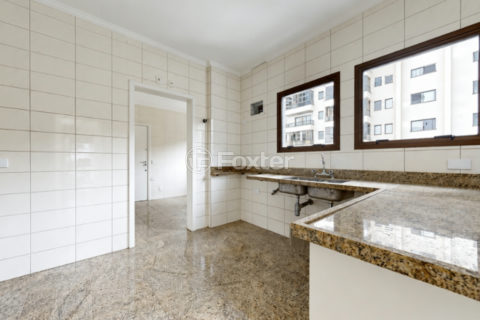 Image 22 - 1040237