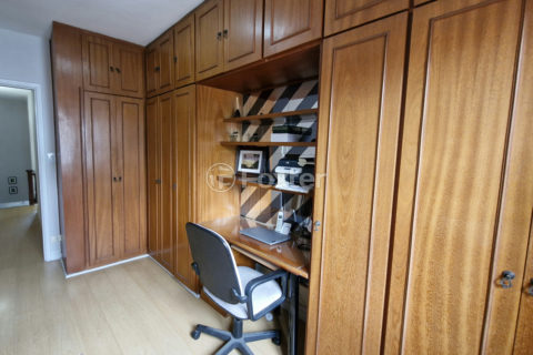 Image 34 - 1040246