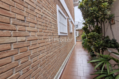 Image 37 - 1040246