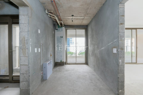 Image 24 - 1040248