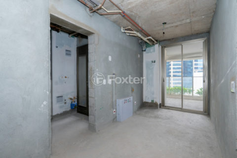 Image 21 - 1040248